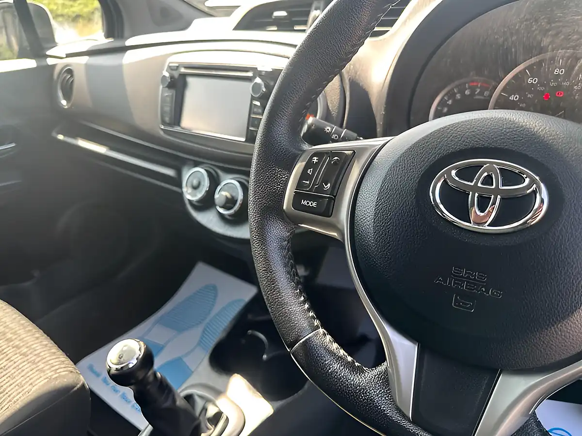 Used 2013 Toyota Yaris Tr White - Interior and Exterior details 7