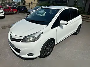 Used 2013 Toyota Yaris Tr White - Interior and Exterior details 9