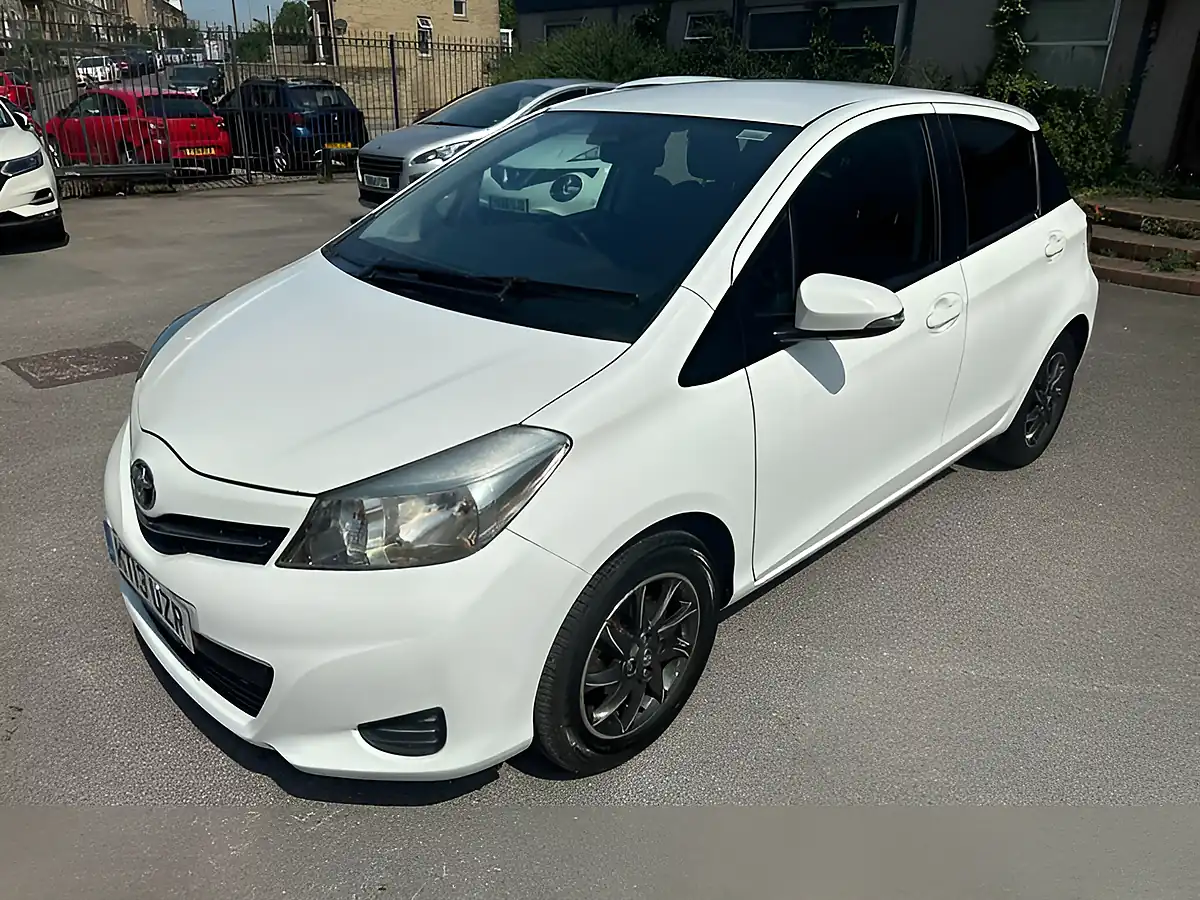 Used 2013 Toyota Yaris Tr White - Interior and Exterior details 9