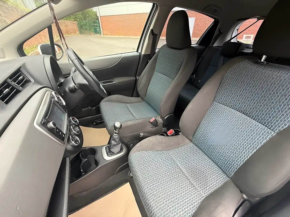 Used 2013 Toyota Yaris Tr White - Interior and Exterior details 16