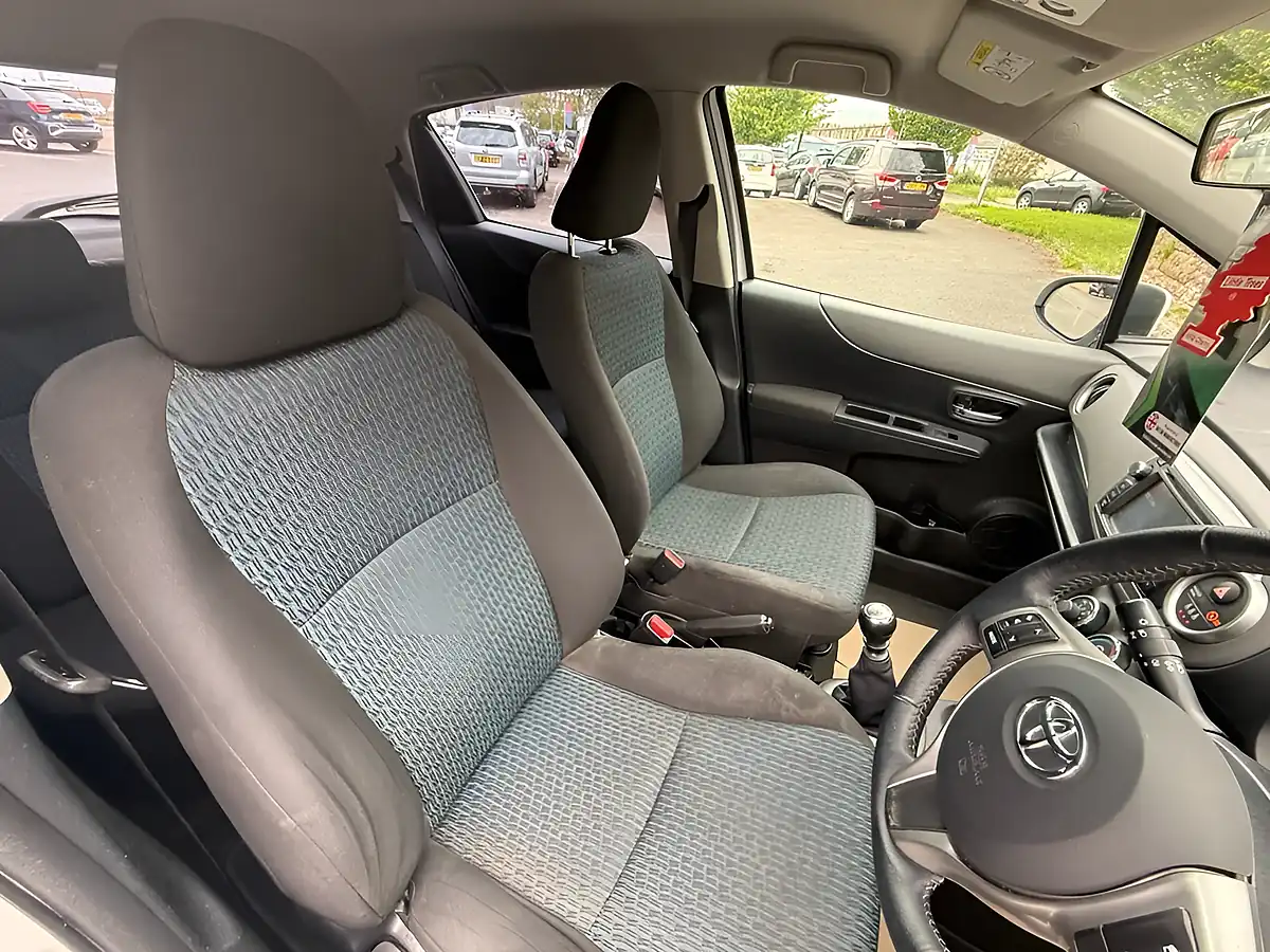 Used 2013 Toyota Yaris Tr White - Interior and Exterior details 18
