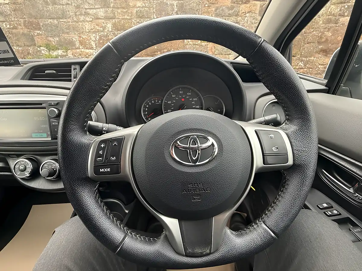Used 2013 Toyota Yaris Tr White - Interior and Exterior details 20