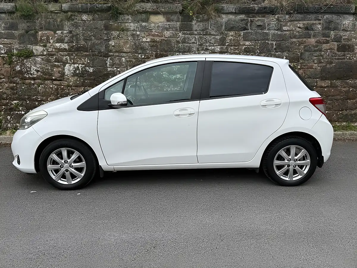 Used 2013 Toyota Yaris Tr White - Interior and Exterior details 5