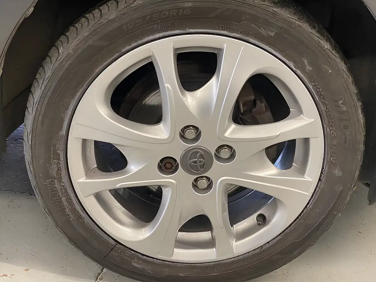 Used 2013 Toyota Yaris Trend Grey - Interior and Exterior details 17