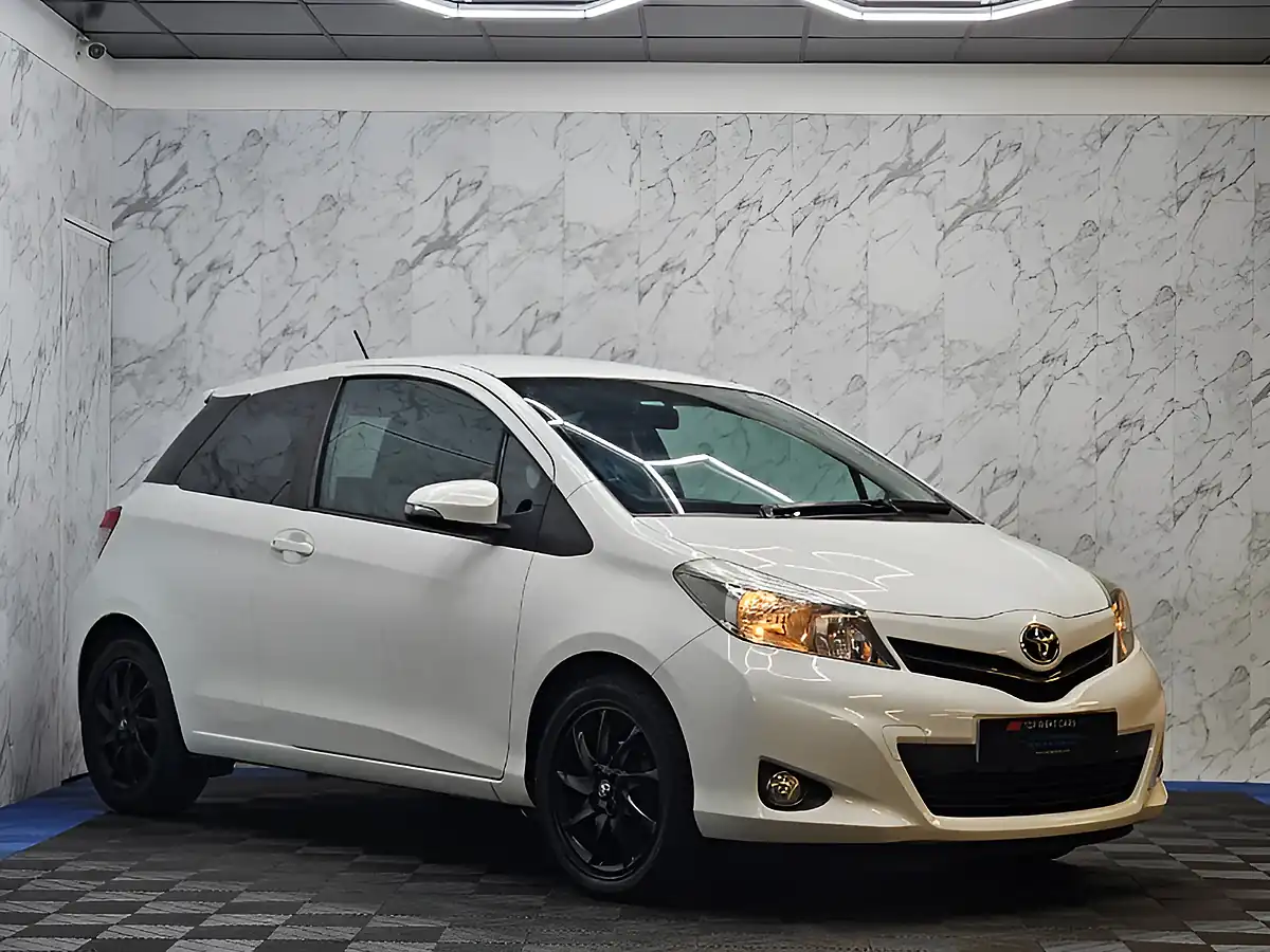 Used 2013 Toyota Yaris Trend White - Front View
