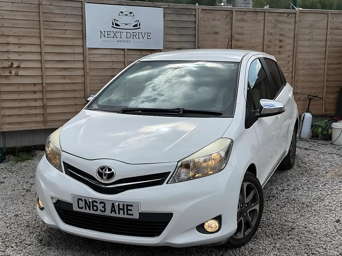 Used 2013 Toyota Yaris Trend White - Front View