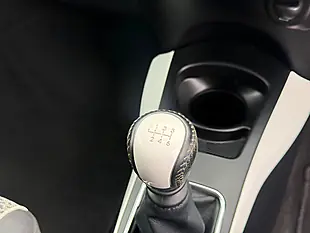 Used 2013 Toyota Yaris Trend White - Interior and Exterior details 11