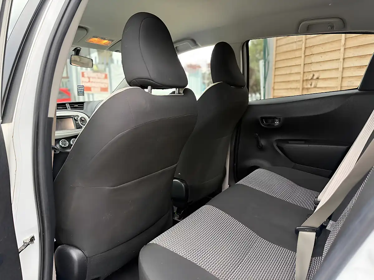 Used 2013 Toyota Yaris Trend White - Interior and Exterior details 13