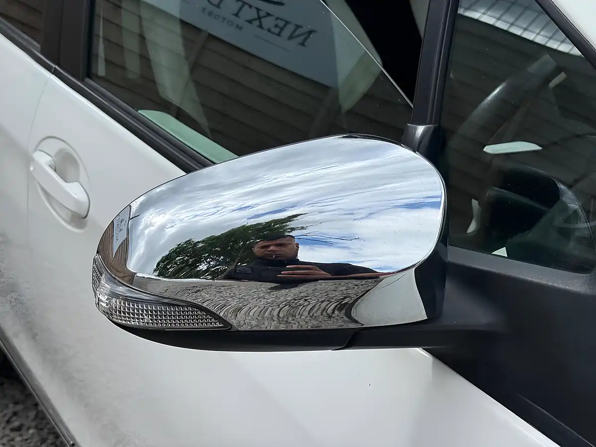 Used 2013 Toyota Yaris Trend White - Interior and Exterior details 17