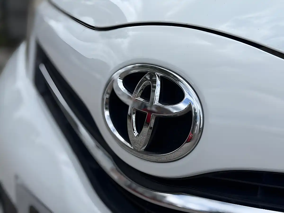 Used 2013 Toyota Yaris Trend White - Interior and Exterior details 19