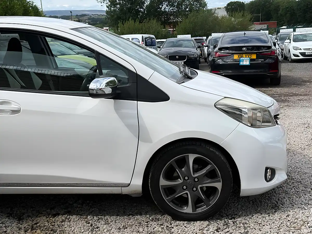 Used 2013 Toyota Yaris Trend White - Interior and Exterior details 3