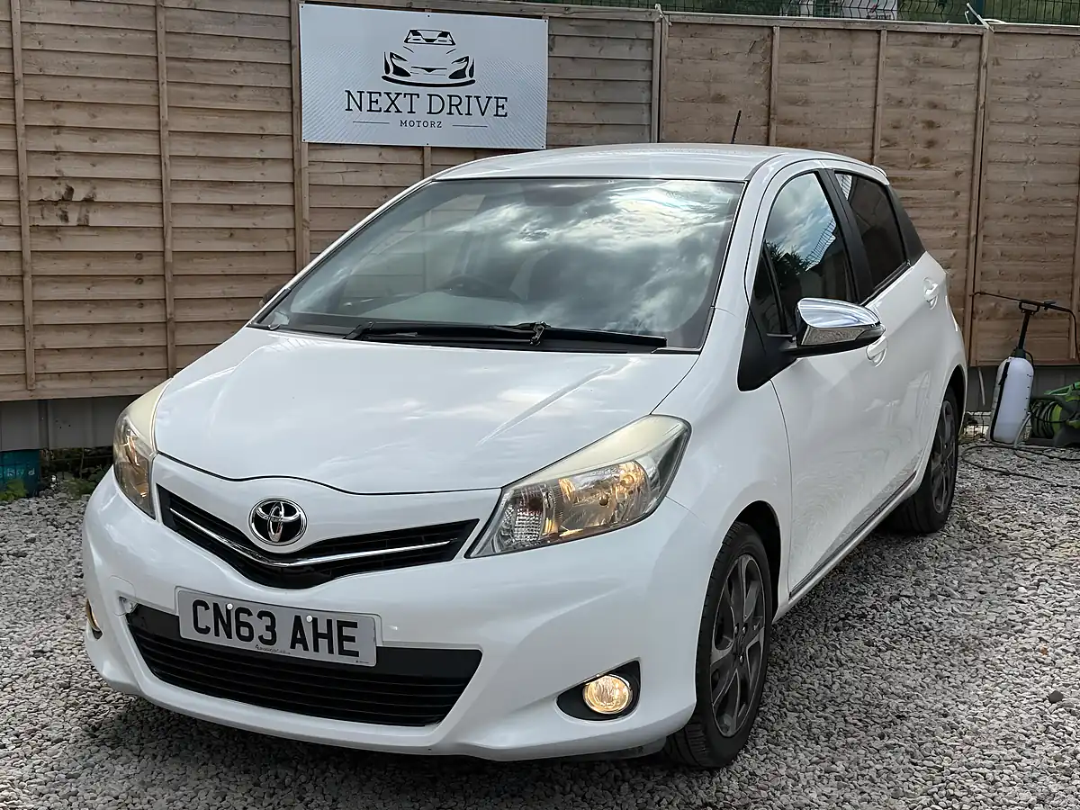 Used 2013 Toyota Yaris Trend White - Interior and Exterior details 6