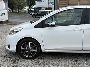 Used 2013 Toyota Yaris Trend White - Interior and Exterior details 7