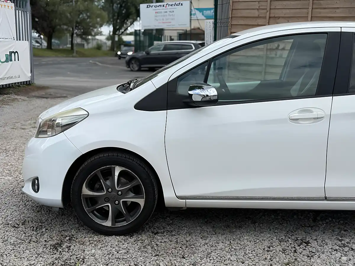 Used 2013 Toyota Yaris Trend White - Interior and Exterior details 7