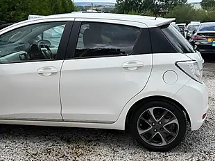 Used 2013 Toyota Yaris Trend White - Interior and Exterior details 8