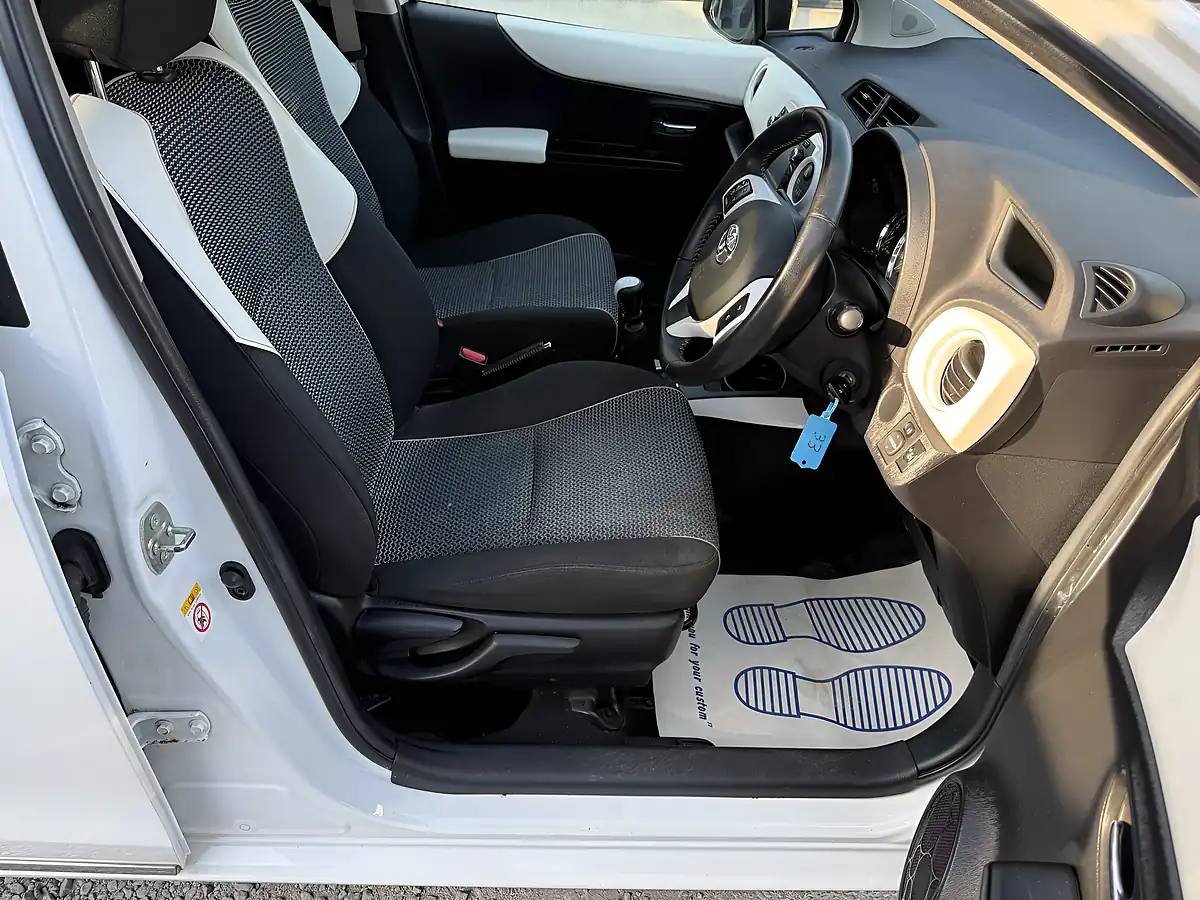 Used 2013 Toyota Yaris Trend White - Interior and Exterior details 10