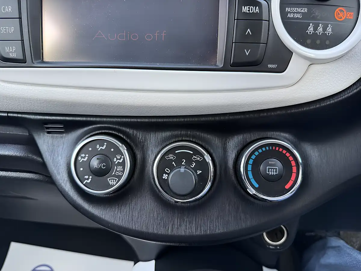 Used 2013 Toyota Yaris Trend White - Interior and Exterior details 13