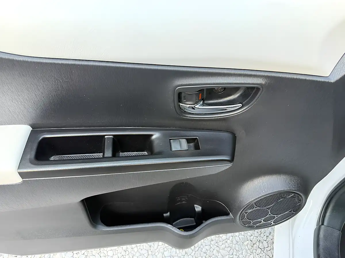 Used 2013 Toyota Yaris Trend White - Interior and Exterior details 15