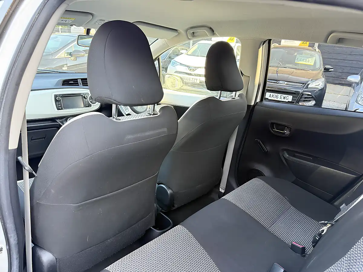Used 2013 Toyota Yaris Trend White - Interior and Exterior details 17