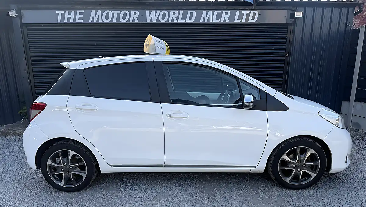 Used 2013 Toyota Yaris Trend White - Interior and Exterior details 4