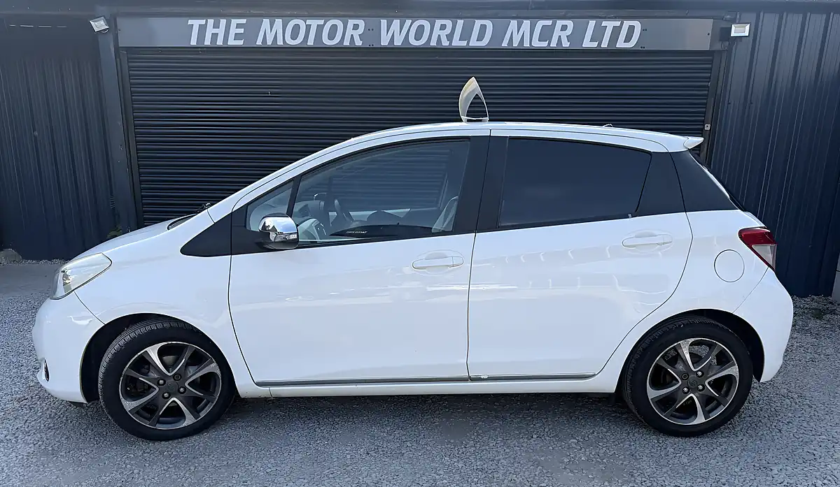 Used 2013 Toyota Yaris Trend White - Interior and Exterior details 8