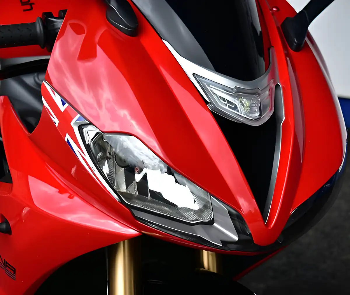 Used 2013 Triumph Daytona 675 Super Sports Red - Interior and Exterior details 12