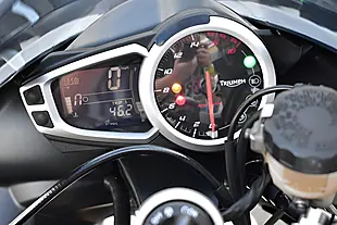 Used 2013 Triumph Daytona 675 Super Sports White - Interior and Exterior details 10