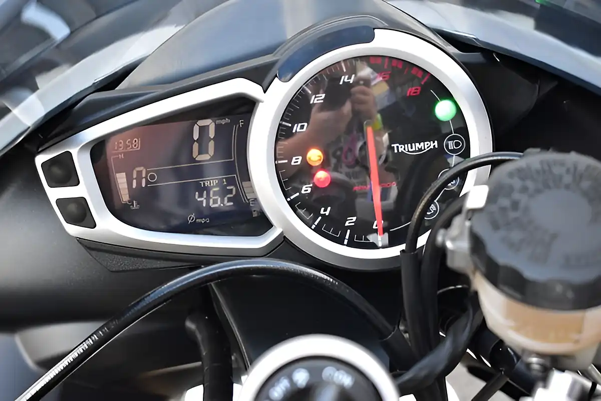 Used 2013 Triumph Daytona 675 Super Sports White - Interior and Exterior details 10