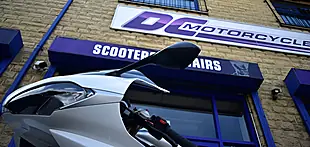 Used 2013 Triumph Daytona 675 Super Sports White - Interior and Exterior details 11