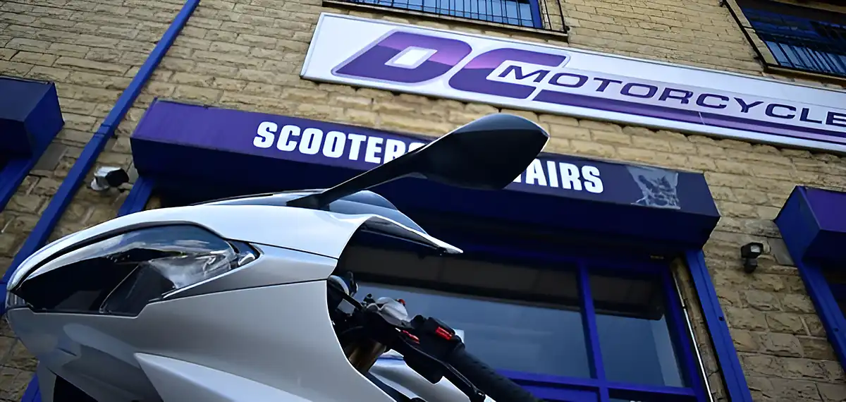 Used 2013 Triumph Daytona 675 Super Sports White - Interior and Exterior details 11