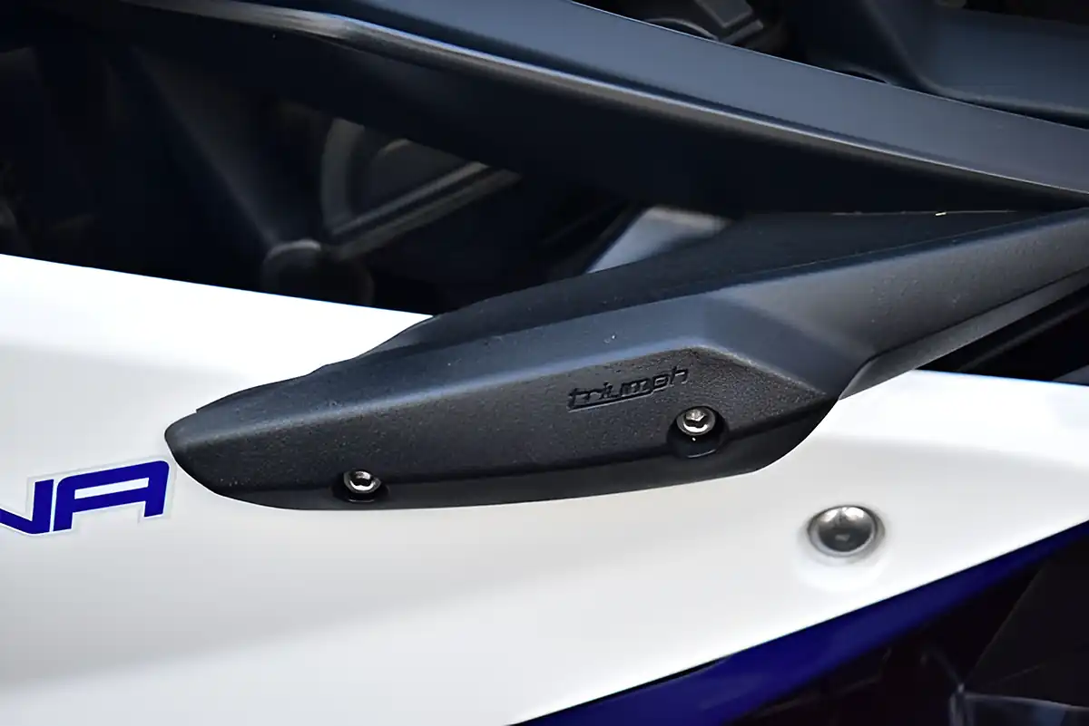 Used 2013 Triumph Daytona 675 Super Sports White - Interior and Exterior details 13