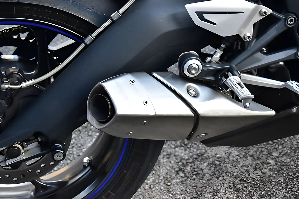 Used 2013 Triumph Daytona 675 Super Sports White - Interior and Exterior details 19
