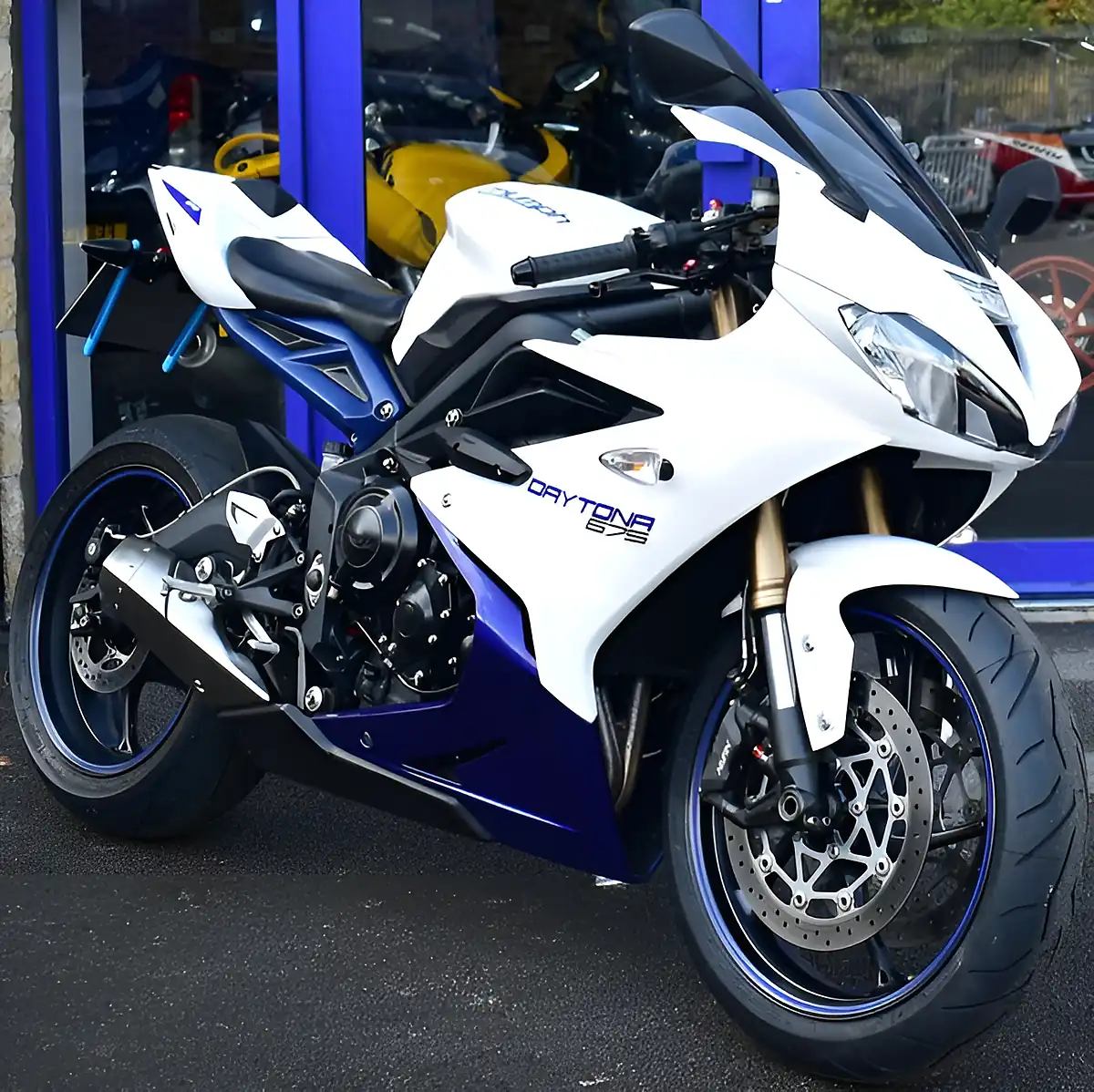 Used 2013 Triumph Daytona 675 Super Sports White - Interior and Exterior details 2