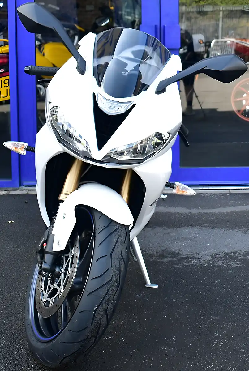 Used 2013 Triumph Daytona 675 Super Sports White - Interior and Exterior details 3