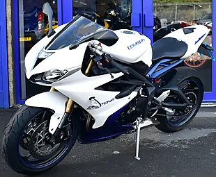 Used 2013 Triumph Daytona 675 Super Sports White - Interior and Exterior details 4