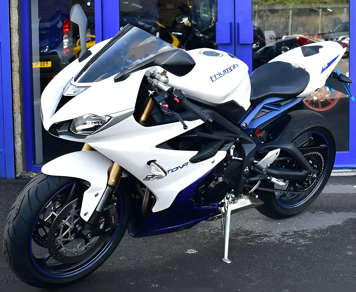 Used 2013 Triumph Daytona 675 Super Sports White - Interior and Exterior details 4
