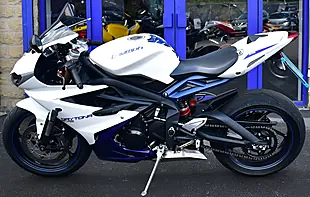 Used 2013 Triumph Daytona 675 Super Sports White - Interior and Exterior details 5