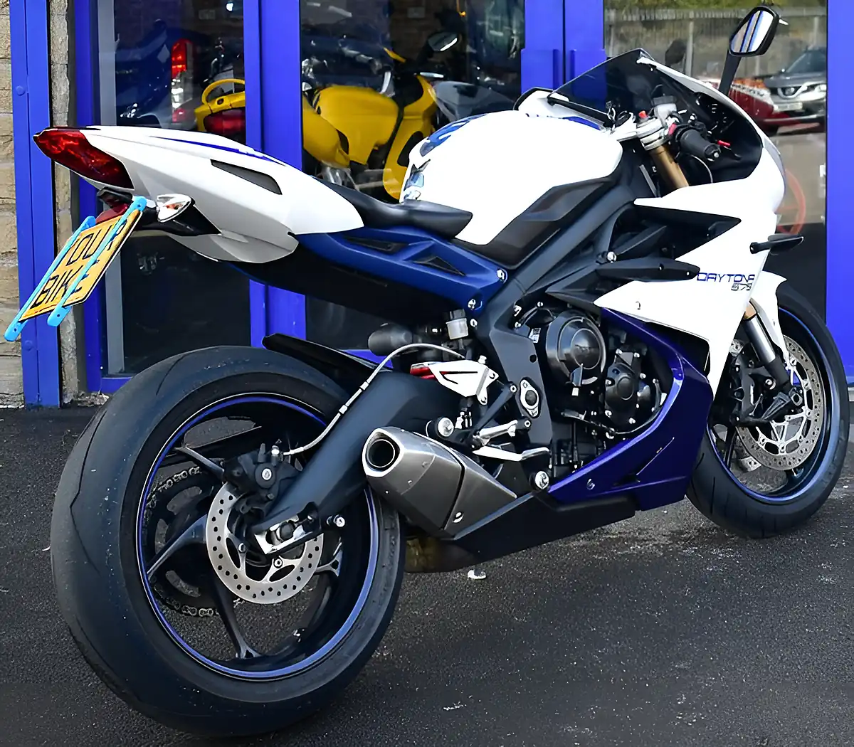 Used 2013 Triumph Daytona 675 Super Sports White - Interior and Exterior details 8
