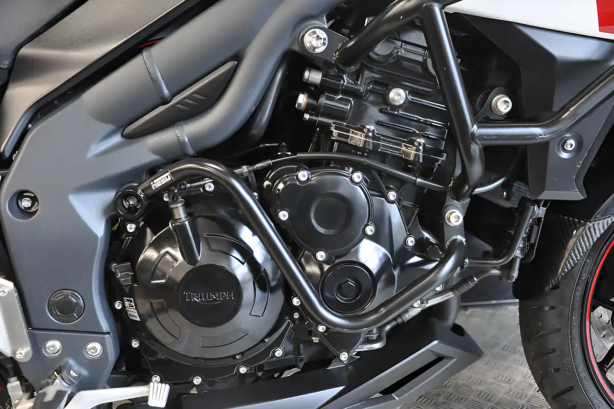 Used 2013 Triumph Tiger 1050 White - Interior and Exterior details 19