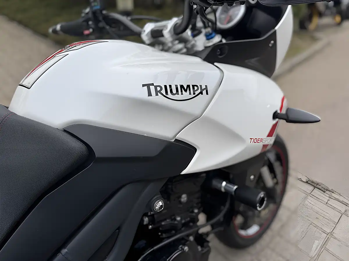 Used 2013 Triumph Tiger Sport 1050 White - Interior and Exterior details 15
