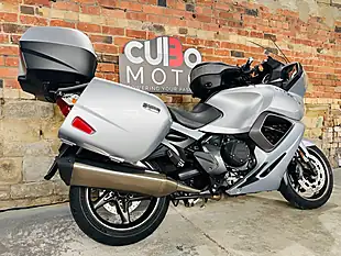 Used 2013 Triumph Trophy 1200 Se Silver - Interior and Exterior details 4