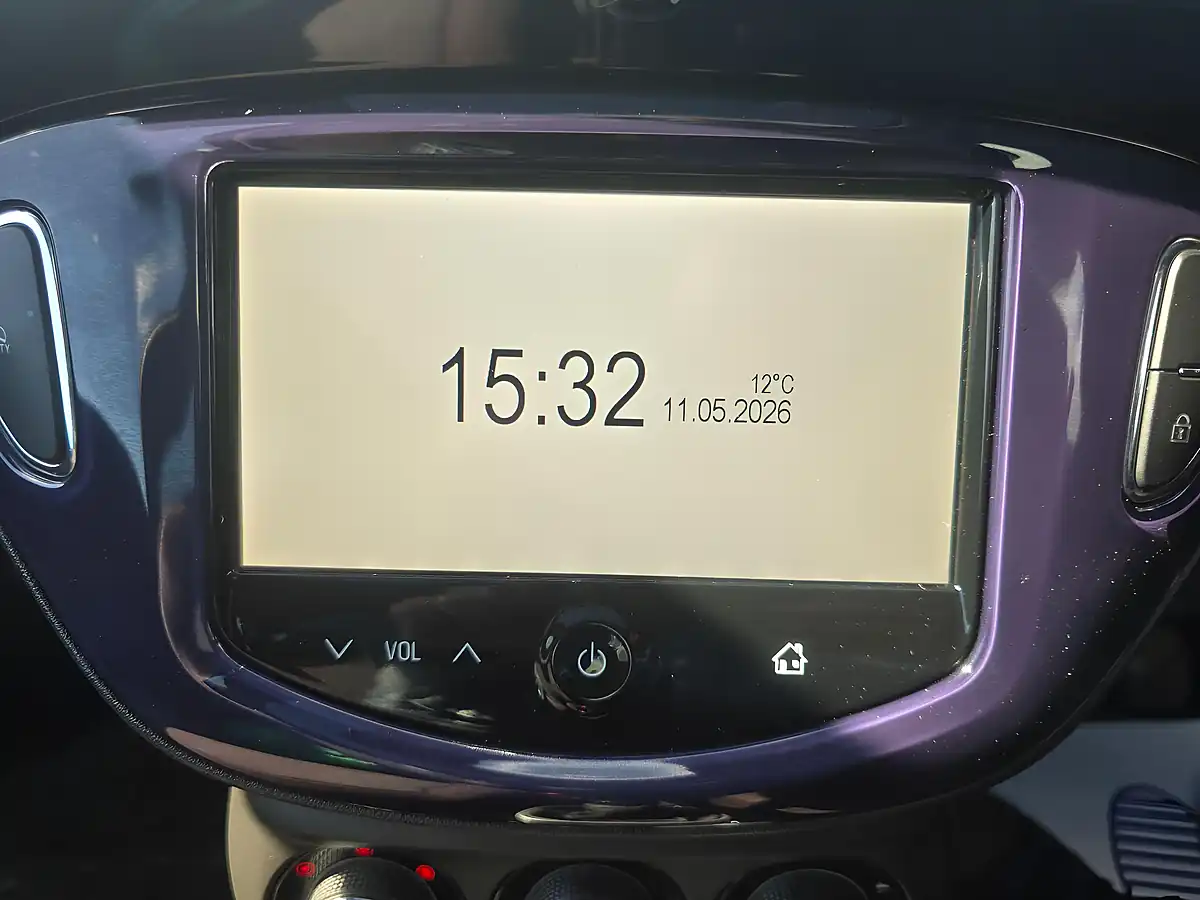 Used 2013 Vauxhall Adam Glam Red - Interior and Exterior details 14