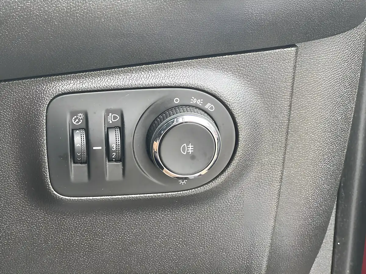 Used 2013 Vauxhall Adam Glam Red - Interior and Exterior details 14