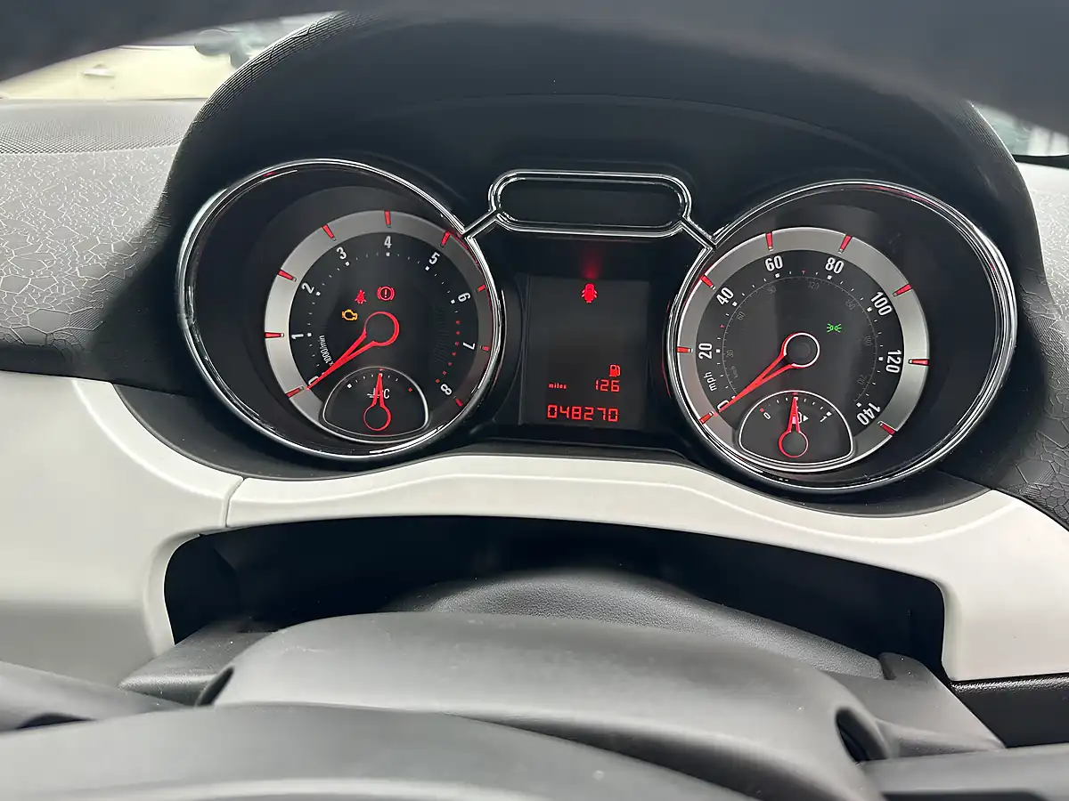 Used 2013 Vauxhall Adam Jam White - Interior and Exterior details 11