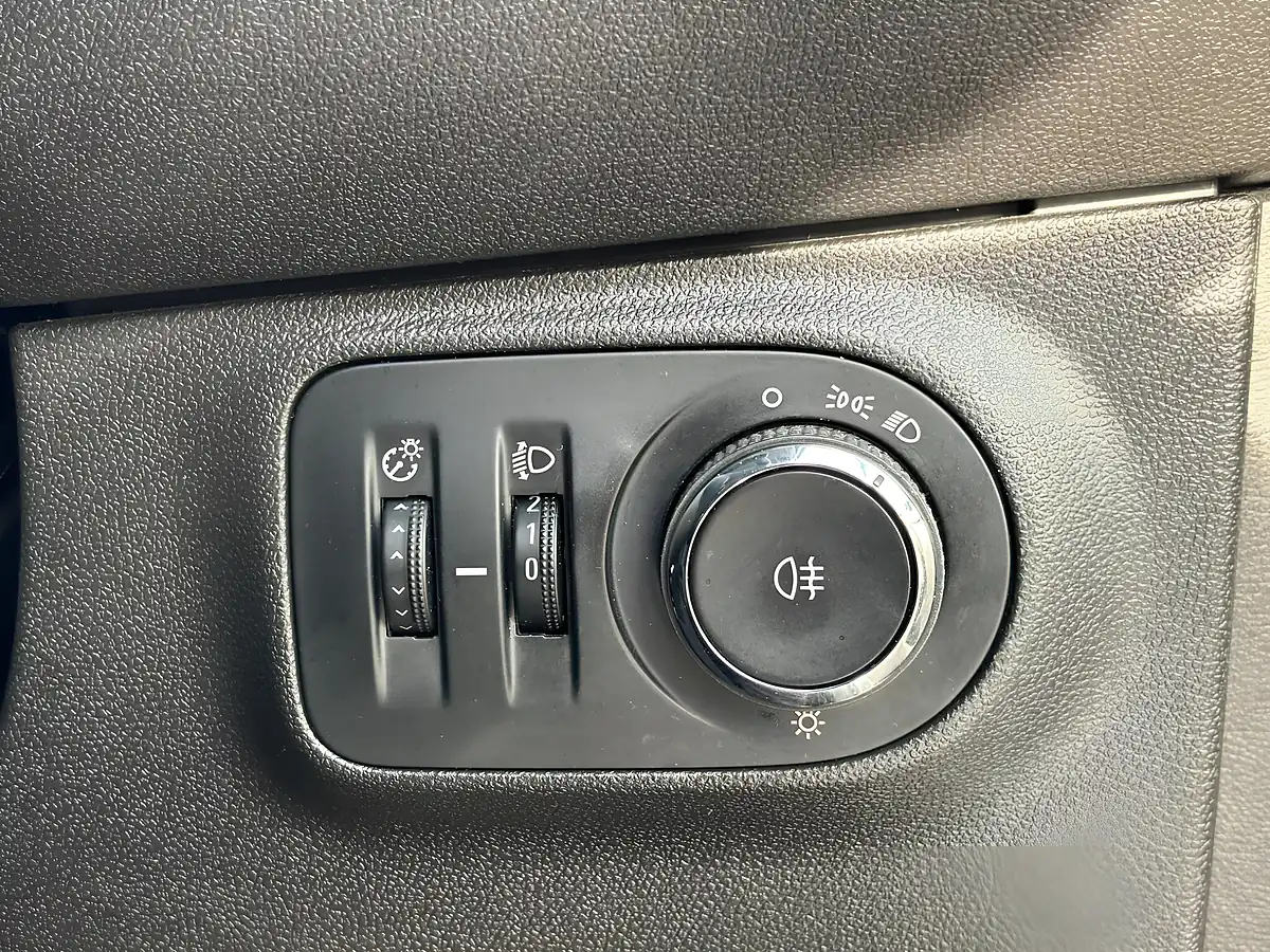 Used 2013 Vauxhall Adam Jam White - Interior and Exterior details 14