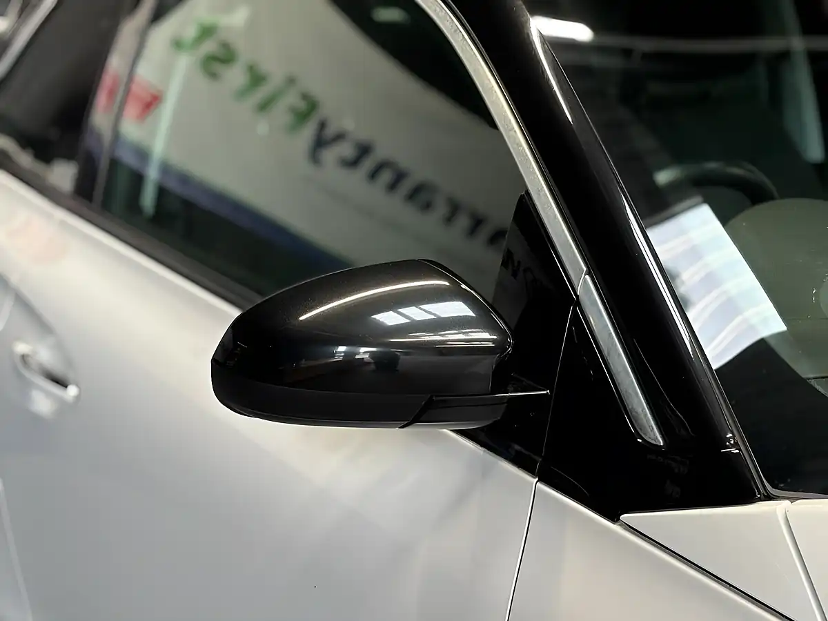 Used 2013 Vauxhall Adam Jam White - Interior and Exterior details 8