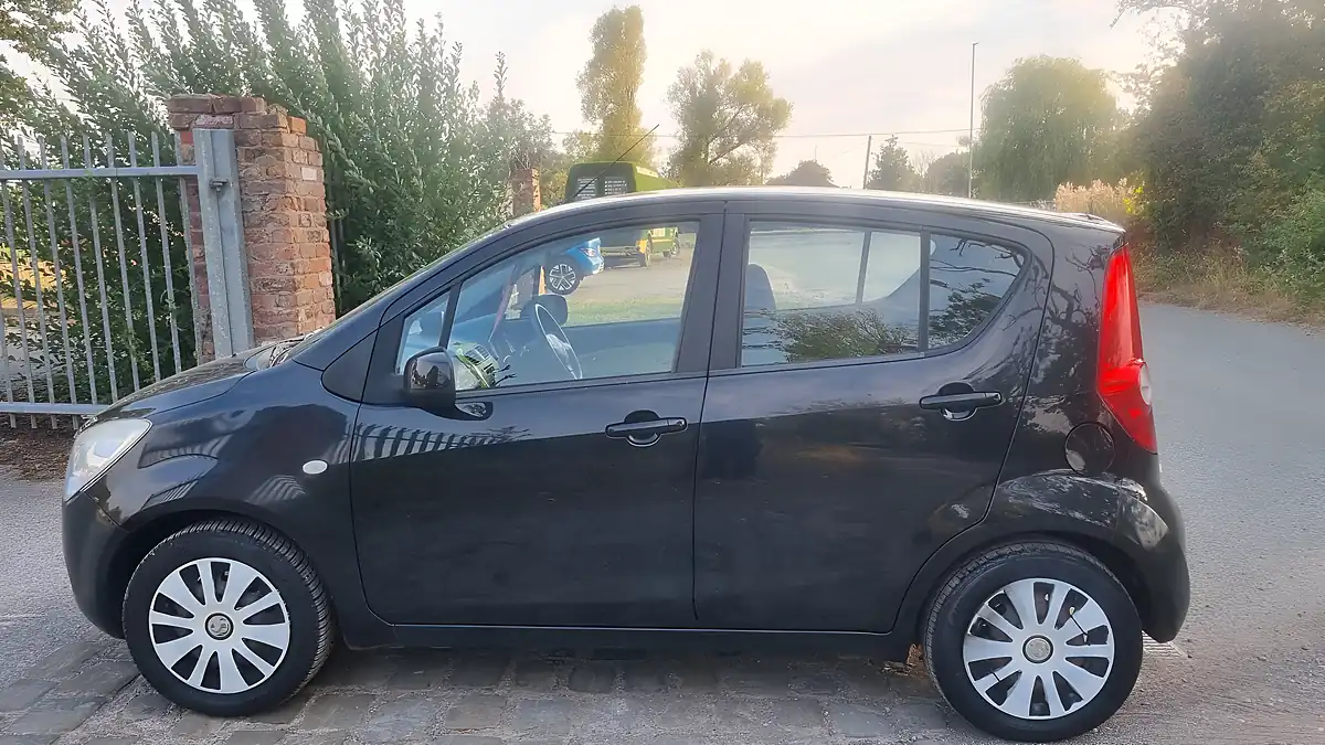Used 2013 Vauxhall Agila S Black - Interior and Exterior details 3
