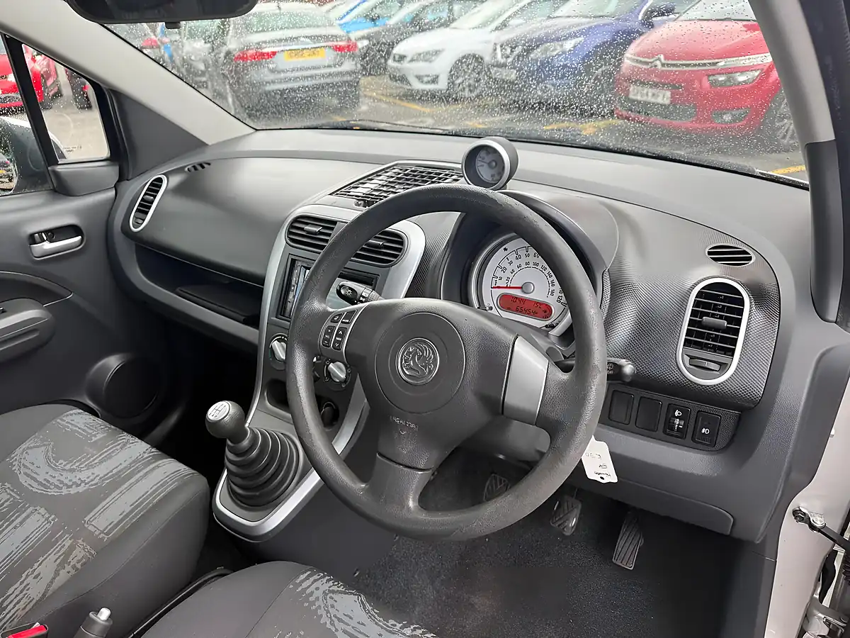 Used 2013 Vauxhall Agila S Silver - Interior and Exterior details 10