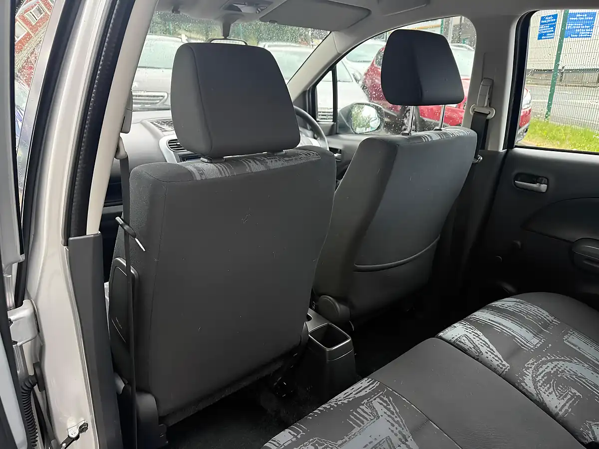 Used 2013 Vauxhall Agila S Silver - Interior and Exterior details 15