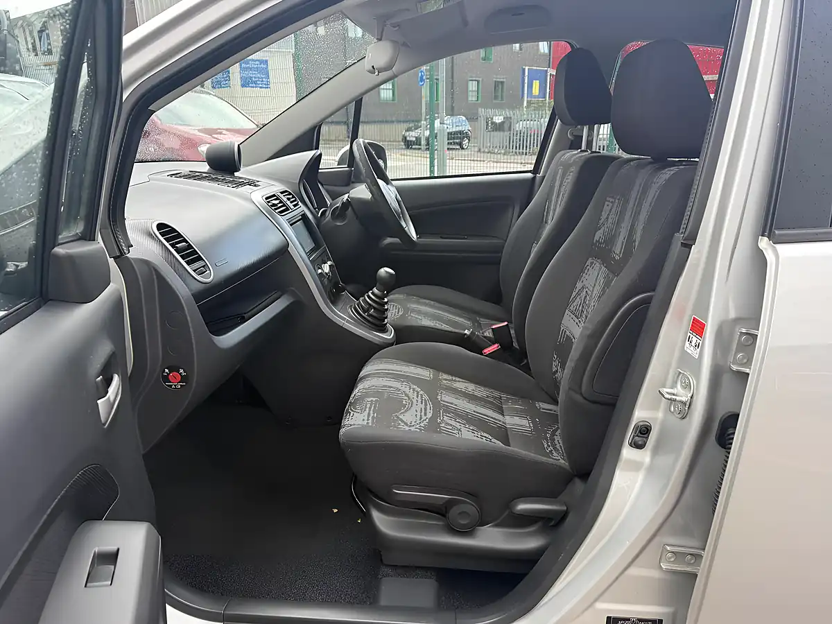 Used 2013 Vauxhall Agila S Silver - Interior and Exterior details 19